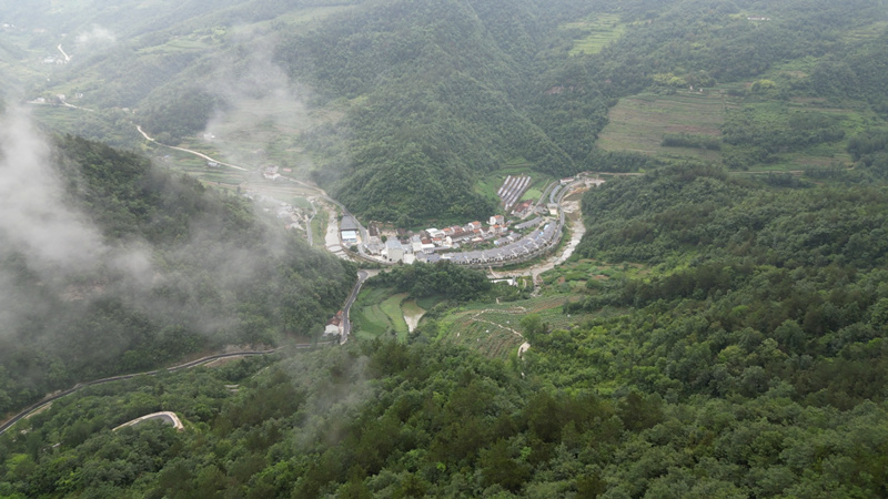 洪波：擔(dān)當(dāng)“三滿”村書記 打造“雙紅”促振興