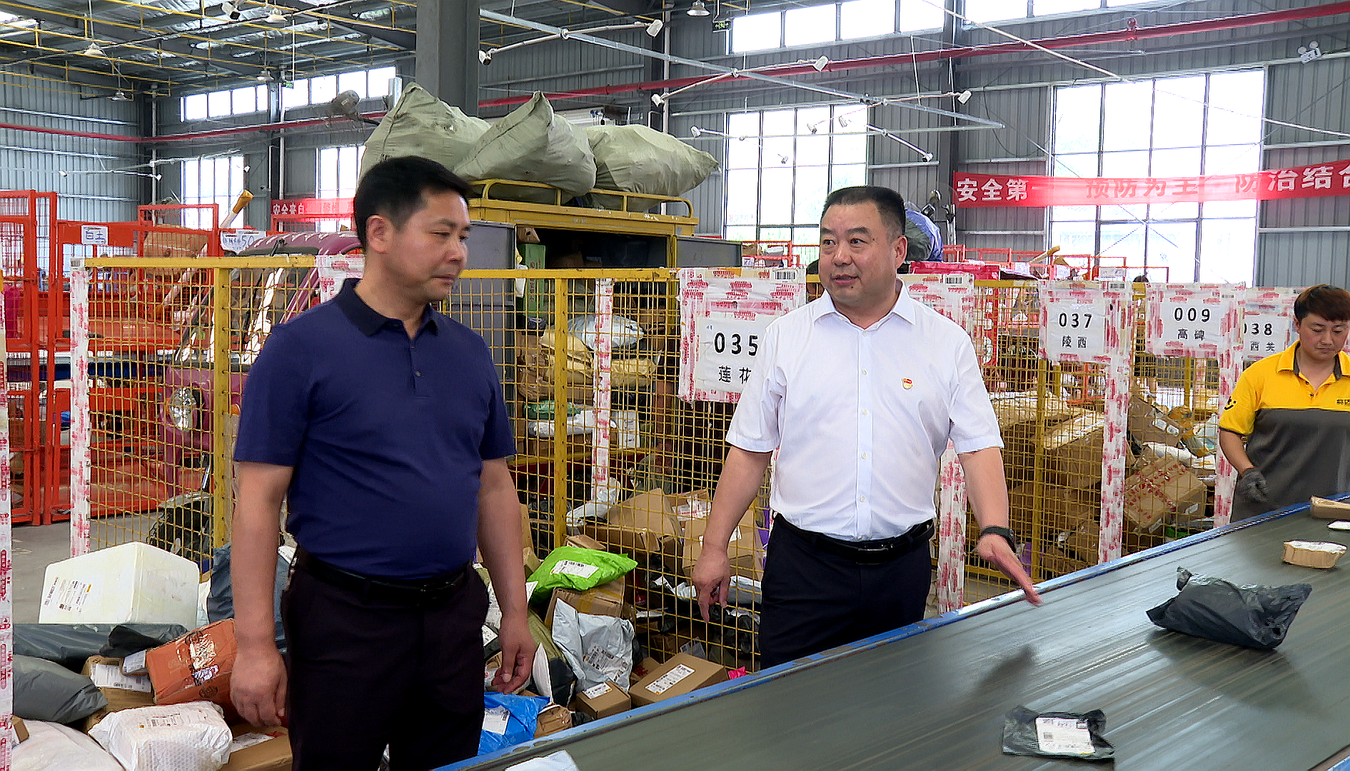 《黨旗飄飄》房縣交通運(yùn)輸局：黨建引領(lǐng)風(fēng)帆勁 供應(yīng)鏈物流破浪行