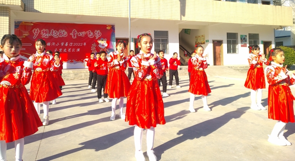 窯淮鎮鋪溝小學開展“夢想啟航 童心飛揚”主題文藝匯演慶元旦