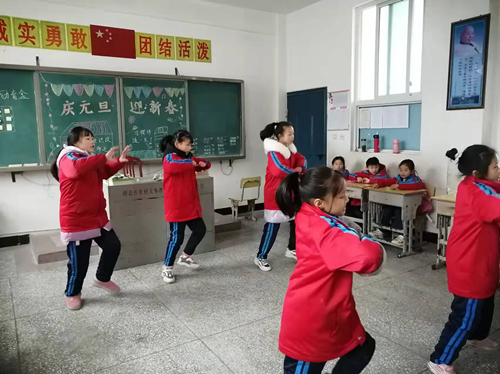 房縣白鶴鎮長龍小學開展 “慶元旦迎新春”活動