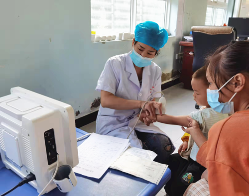 萬峪中心幼兒園組織幼兒開展健康體檢