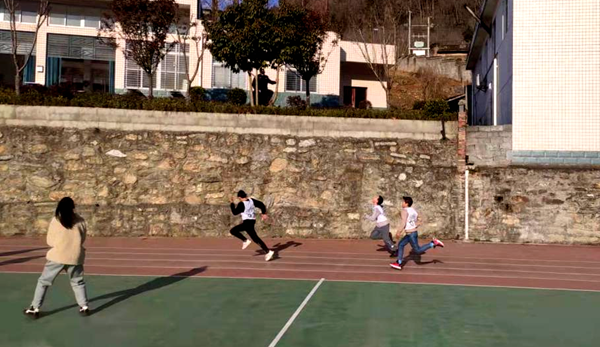 房縣九道初中舉行慶元旦冬季運動會