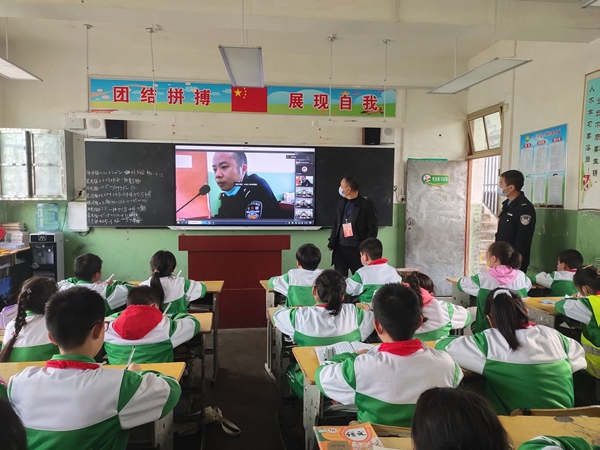 城關鎮八一希望小學：法治報告進校園 安全守護助成長