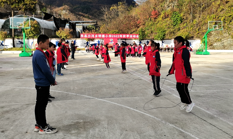 房縣沙河鄉明德小學舉行“2022年秋季運動會”
