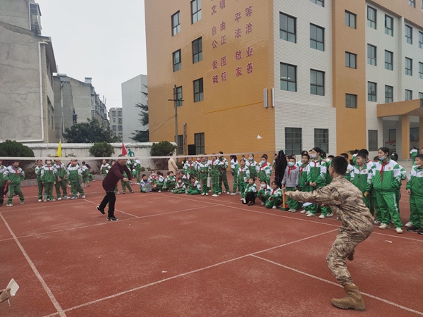 房縣城關鎮八一希望小學：軍地同攜手  綻放“雙擁”花