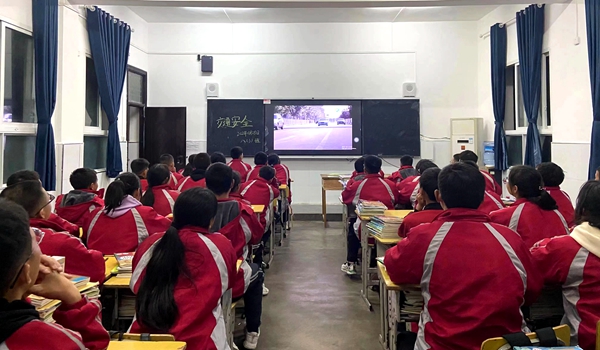 青峰初中開展“知危險會避險、安全文明出行”主題教育活動