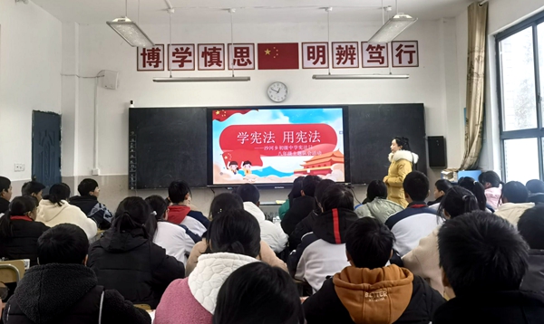 沙河初中開展“學憲法，用憲法”主題活動