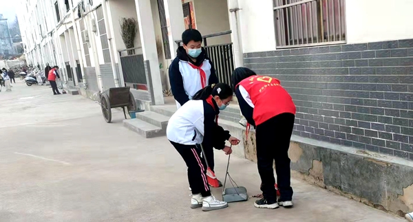 沙河初中學：學雷鋒 見行動