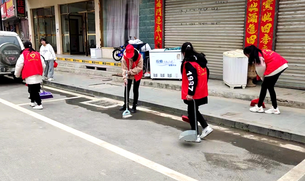 房縣九道初中開展“學雷鋒”系列活動