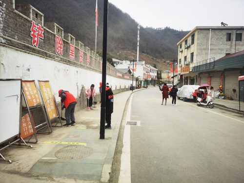 房縣九道初中開展“學雷鋒，感黨恩”活動