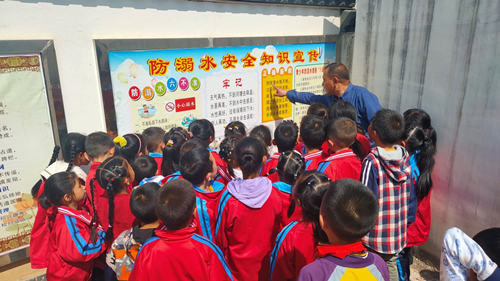 房縣白鶴鎮長龍小學開展防溺水安全教育活動