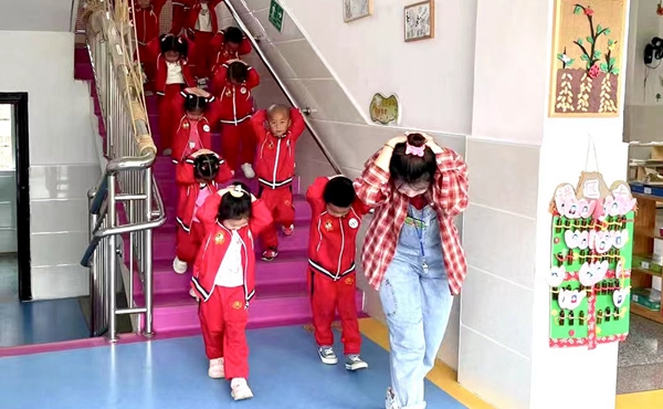 房縣青峰鎮中心幼兒園：防震減災，共筑平安