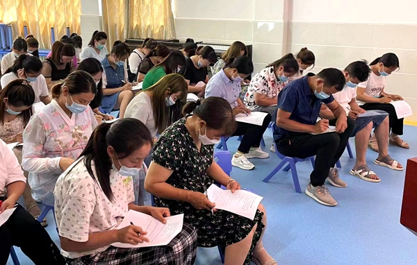 青峰鎮中心幼兒園開展幼兒膳食問卷調查活動