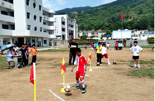白鶴學校舉行第三屆足球嘉年華活動