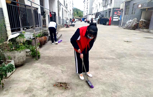 沙河中學開展“美化沙河，清潔鄉村”的志愿者服務活動