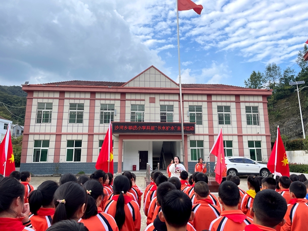 從小愛護水資源 爭當節水好少年