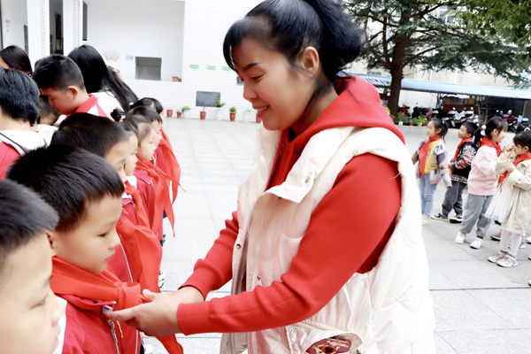 城關鎮八一希望小學：童心永向黨  隊旗伴成長