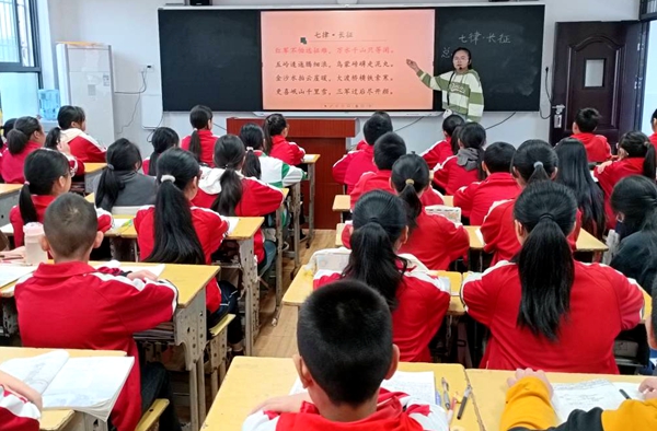 房縣城關鎮八一希望小學啟動并開展“玉蘭工程”系列活動