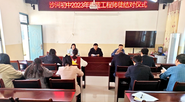 春泥護花傳幫帶，青藍攜手展風采