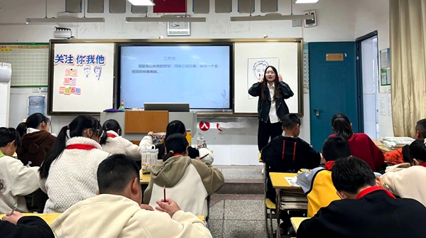 以美育人  以研促教  藝彩紛呈