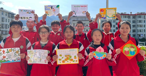 情系桑榆慰晚晴，重陽敬老暖人心