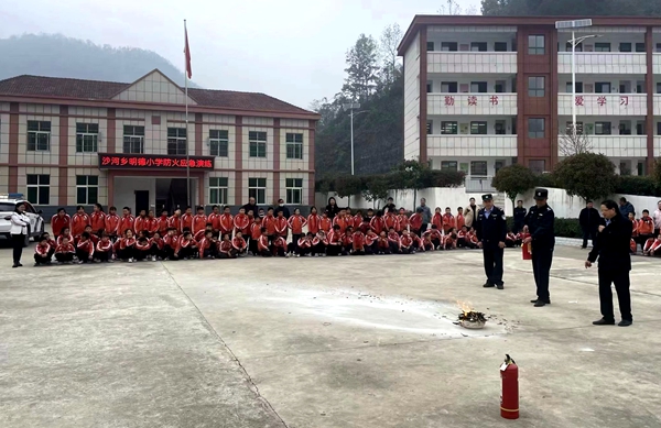 房縣沙河鄉明德小學 以練為戰，防患未“燃”