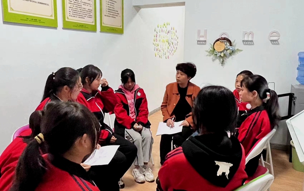 市檢查組到青峰初中開展心理健康教育專項檢查