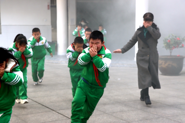 城關鎮八一希望小學：以演筑“防” 防患未“燃”
