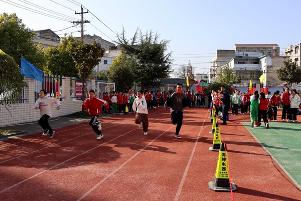 城關鎮八一希望小學第九屆校園體育節開幕