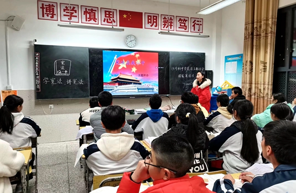 沙河初中開展“憲法在我心，文明伴我行”主題教育活動