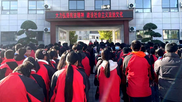 石堰河中學舉行“憲法知識宣傳”大會