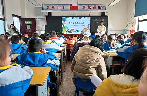 城關鎮八一希望小學舉行“黨建＋教學教研”聯教聯研活動