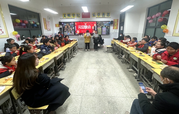 沙河鄉明德小學班級聯歡迎新年