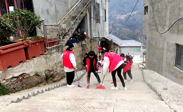 房縣九道初中：開展“學雷鋒 志愿新征程”主題活動