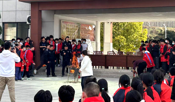 石堰河中學：開展消防演練活動