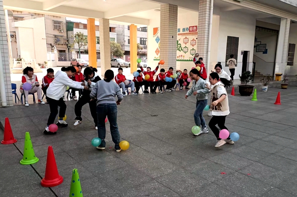 城關鎮八一希望小學：巾幗展風采 運動向未來