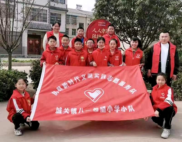 城關鎮八一希望小學：學校社區齊聯動  愛在三月學雷鋒