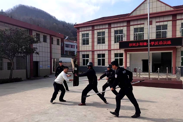 明德小學組織開展反恐培訓及演練活動