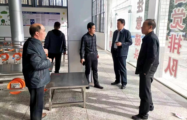 房縣教育局檢查青峰初中食堂食品安全