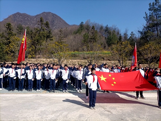 房縣沙河鄉中小學開展清明祭英烈系列活動