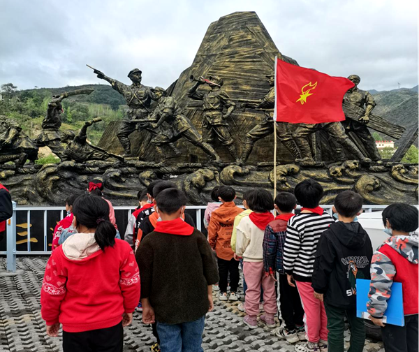 房縣姚坪鄉黃玉口小學：舉行清明祭先烈活動