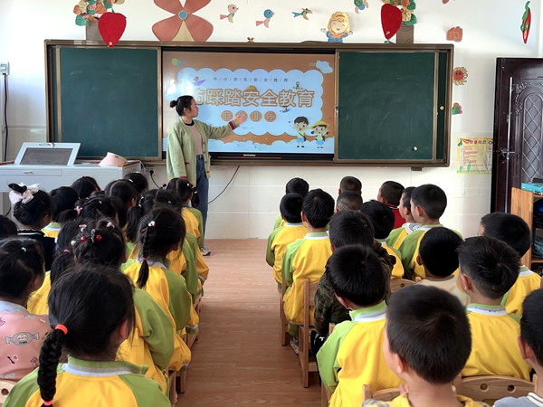 青峰鎮中心幼兒園：防踩踏一小步，遠離危險一大步