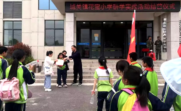 花寶小學：用愛托起他們的明天