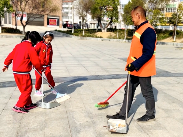 青峰鎮中心幼兒園：勞動最光榮 美德潤童心