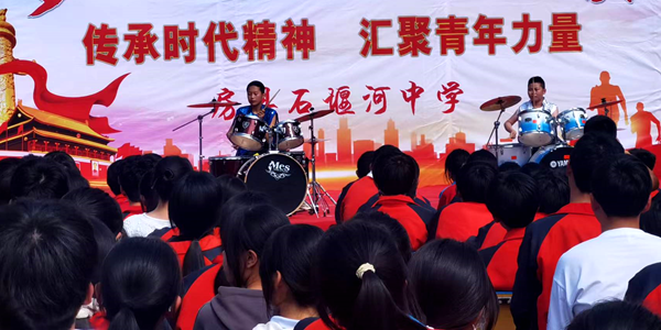 白鶴鎮石堰河中學舉行五月文藝匯演