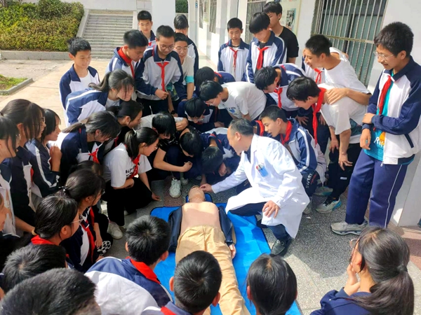 珍愛生命  救在身邊——沙河初中開展急救知識培訓