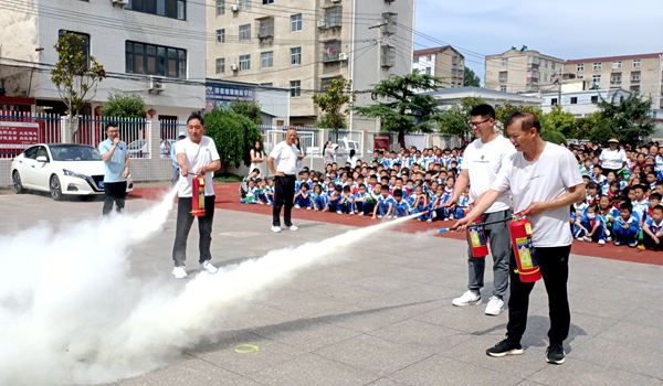 城關鎮八一希望小學：開展消防演練  筑牢安全防線