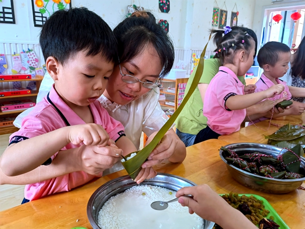 唐城博大幼兒園：舉行端午節親子“粽香童趣 繽紛端午”活動