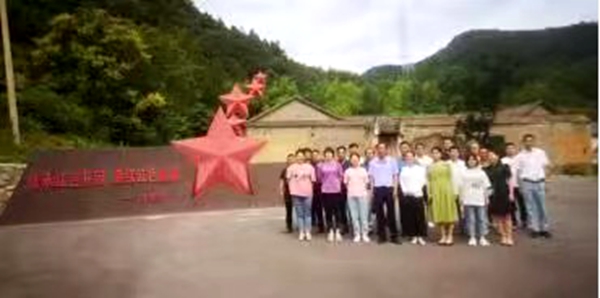 房縣青峰鎮中心學校開展多種形式“慶七一”主題實踐活動