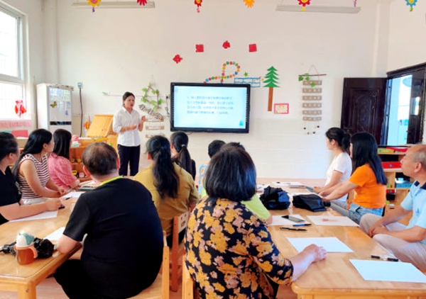 房縣青峰鎮中心幼兒園：以愛攜手 為幼同行